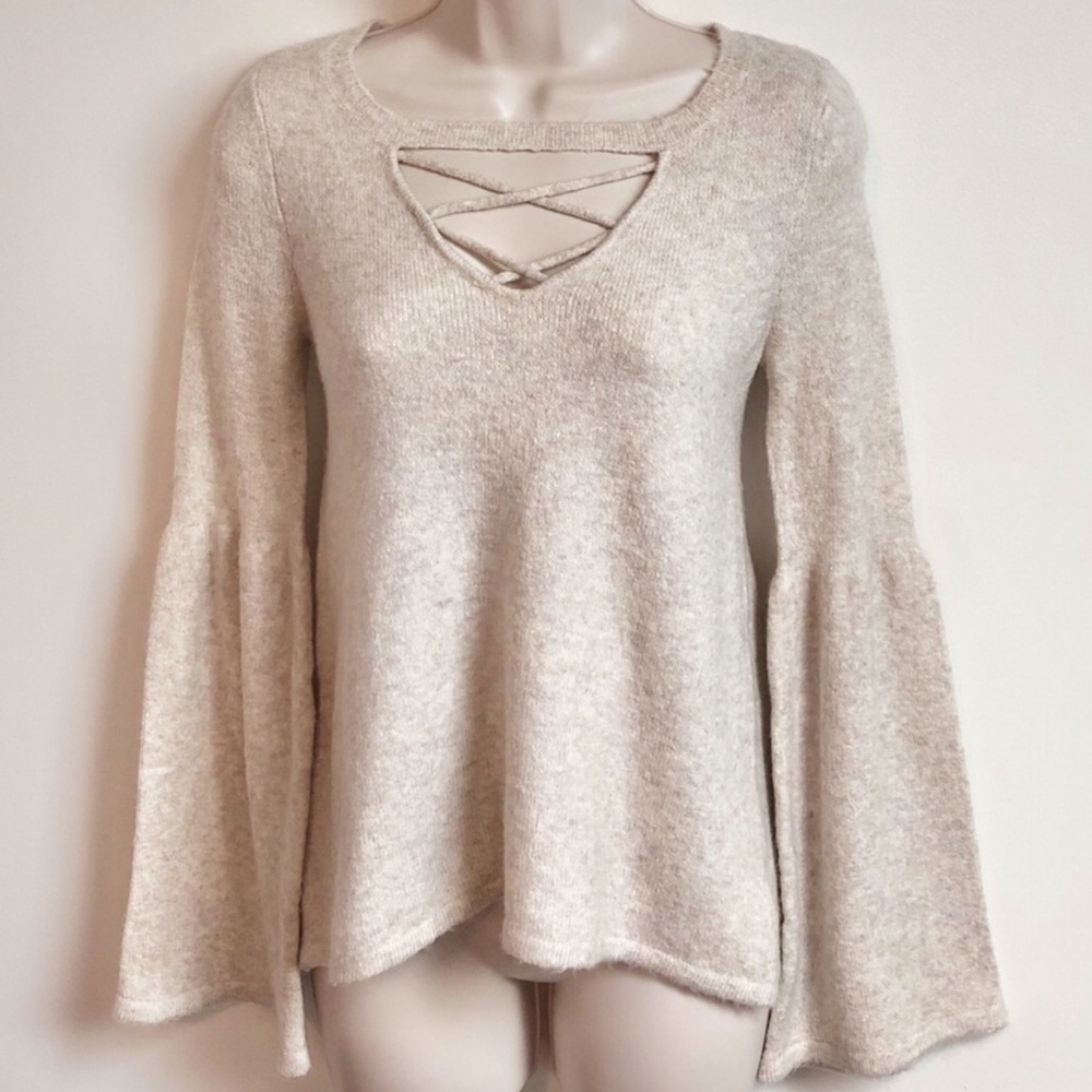 American Eagle long bell sleeve pullover criss cross swe…